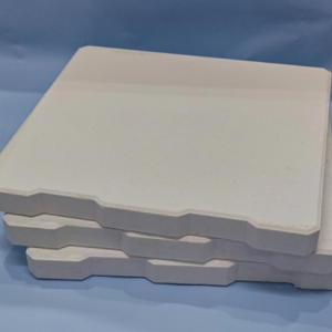 Corundum-mullite pusher plates