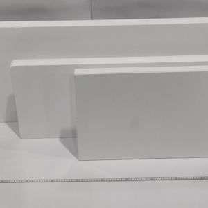 Large-sized base plates and firing plates